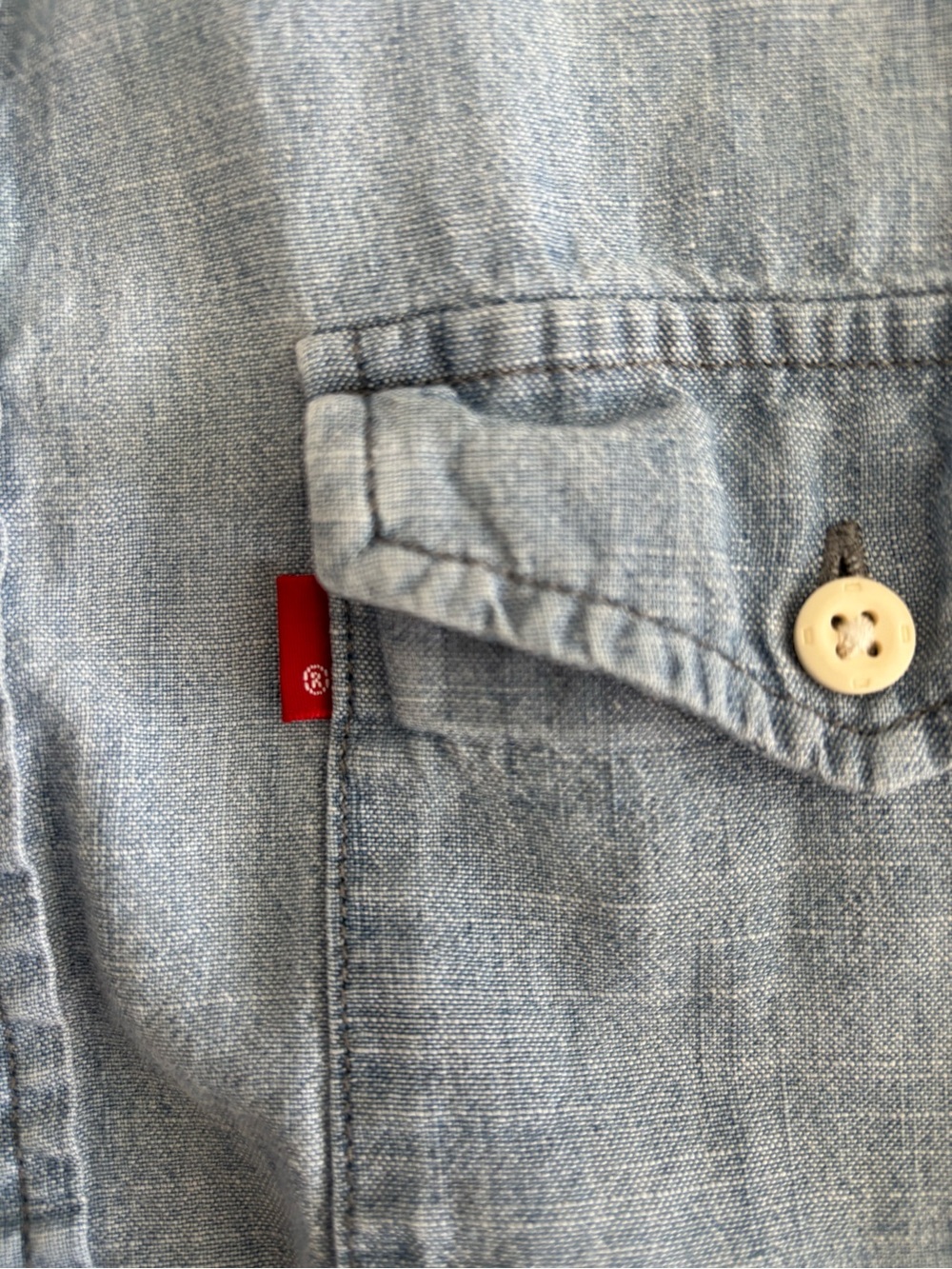 Vintage Levi’s Chambray Short Sleeve Shirt Men’s L Red Tab Two Pocket Denim - Picture 2 of 10